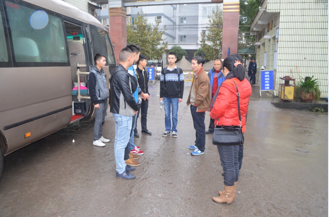 档案学校又一批学生远行顶岗实习