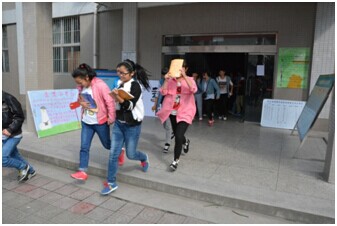 “以人为本，关爱生命”  我校举行地震应急演练
